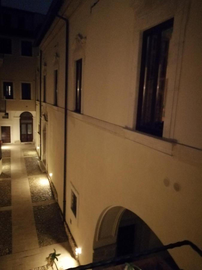 B&B Bone Novelle Dimora Storica Palazzo Zuzi LʼAquila Exteriér fotografie