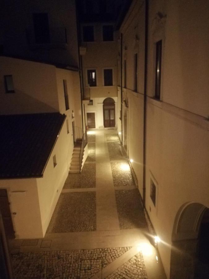 B&B Bone Novelle Dimora Storica Palazzo Zuzi LʼAquila Exteriér fotografie