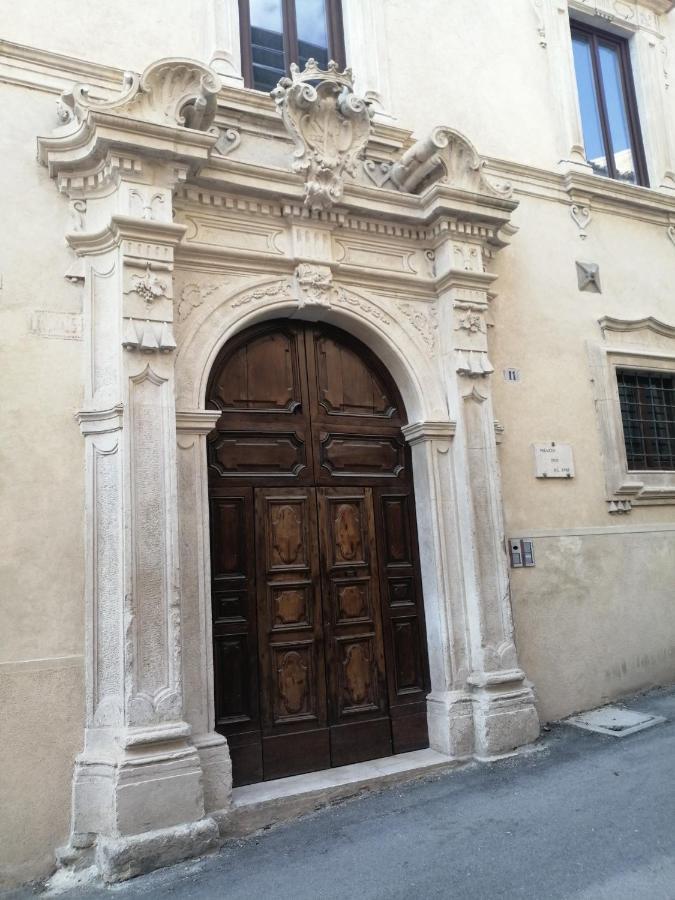 B&B Bone Novelle Dimora Storica Palazzo Zuzi LʼAquila Exteriér fotografie